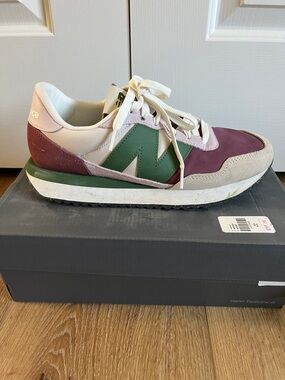 New Balance Women’s Retro 237 Sneaker